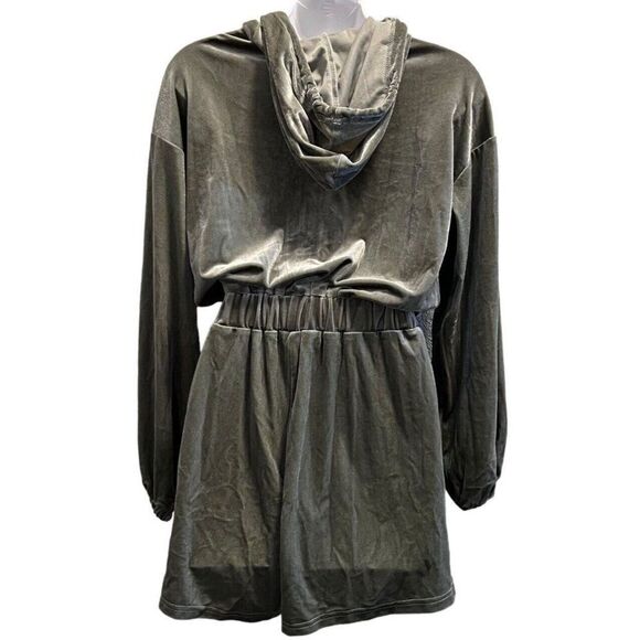 Pretty Little Thing SAGE GREEN VELOUR SEAM DETAIL HOODED ROMPER PLAYSUIT Size 2 - Picture 3 of 11